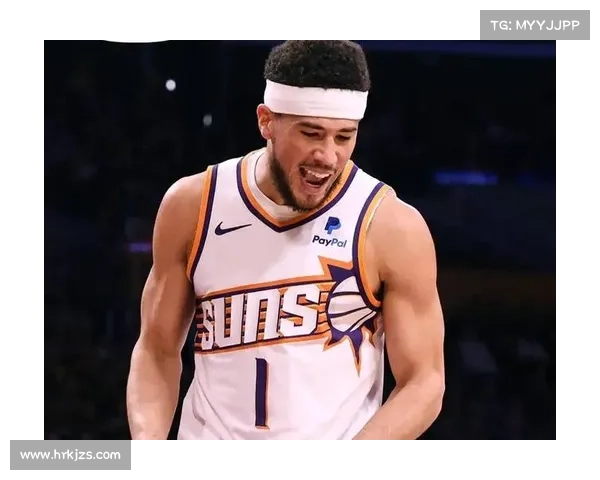 德文·布克凭冷静专注表现脱颖而出展现领袖风范